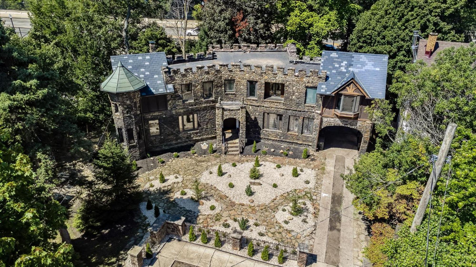 Enchanted Castle - Your Royal Getaway Awaits クリーブランド エクステリア 写真